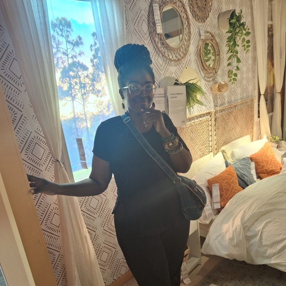 Meet your Posher, Michelle - Picture 2 of 4